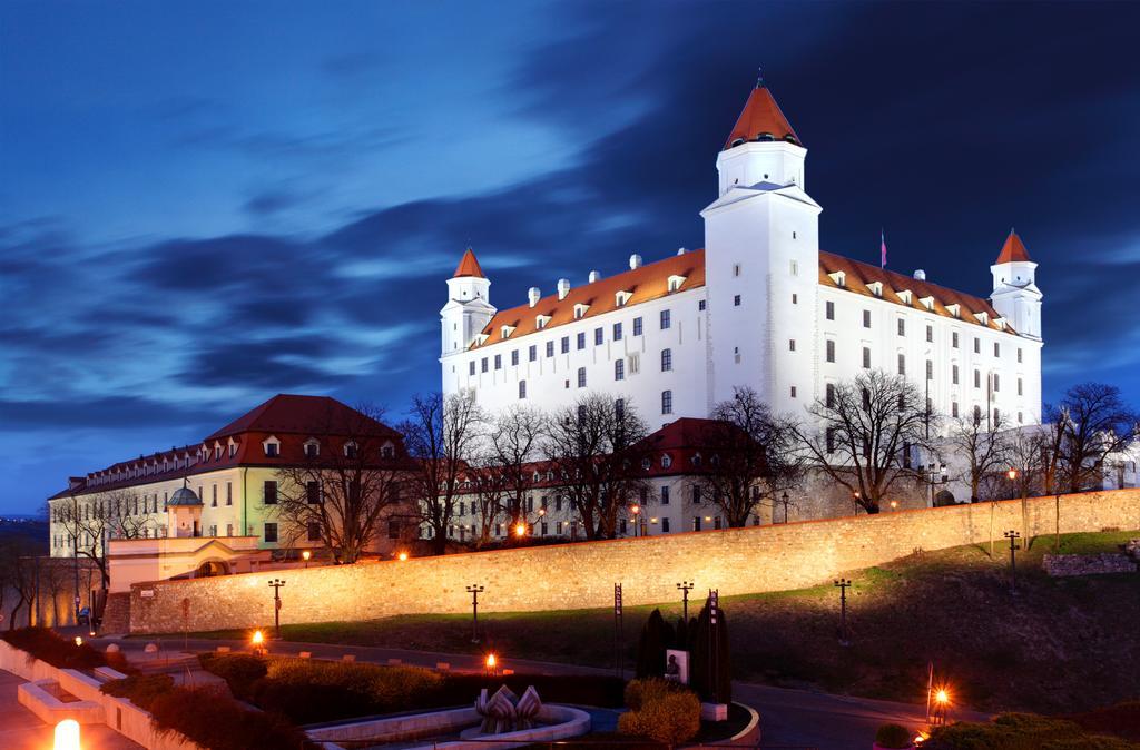 Aplend City Bastova 1 Bratislava Extérieur photo